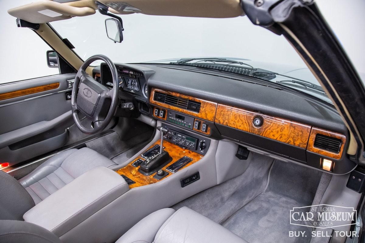 Jaguar-XJS-1990-Convertible-38
