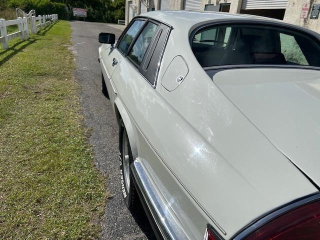 Jaguar-XJS-1990-Coupe-12