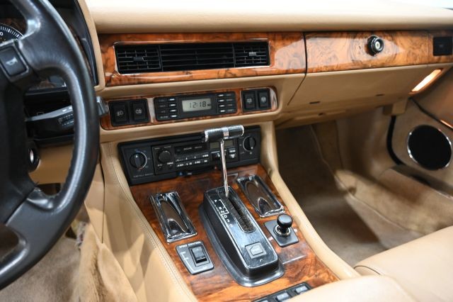 Jaguar-XJS-1993-Convertible-24