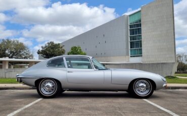 Jaguar-XKE-1969-Classic-Car-11