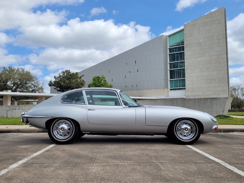 Jaguar-XKE-1969-Classic-Car-11