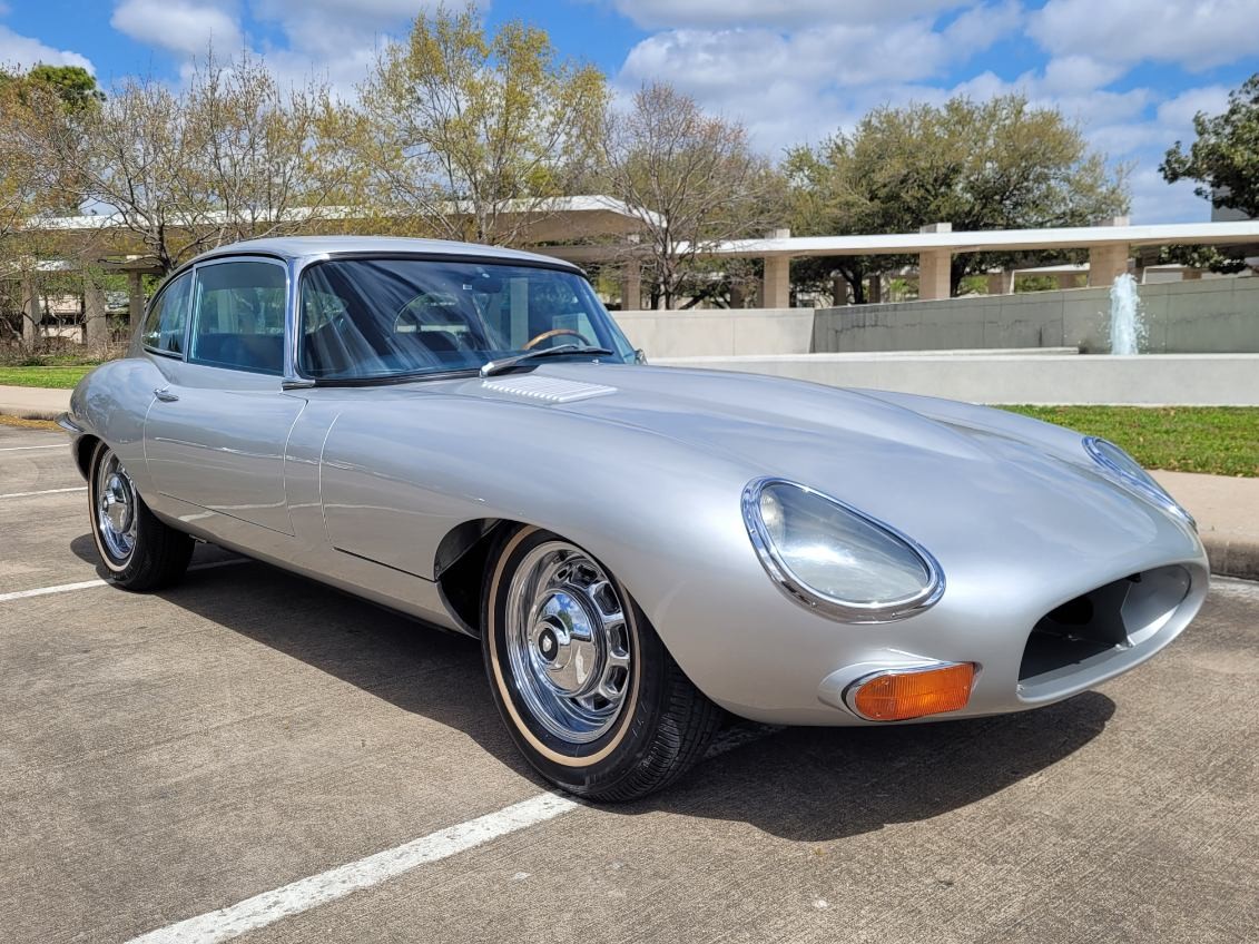 Jaguar-XKE-1969-Classic-Car-13