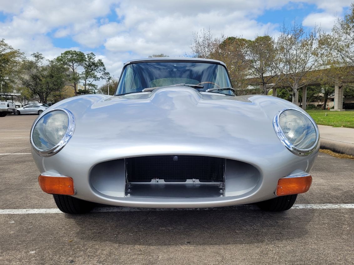 Jaguar-XKE-1969-Classic-Car-15