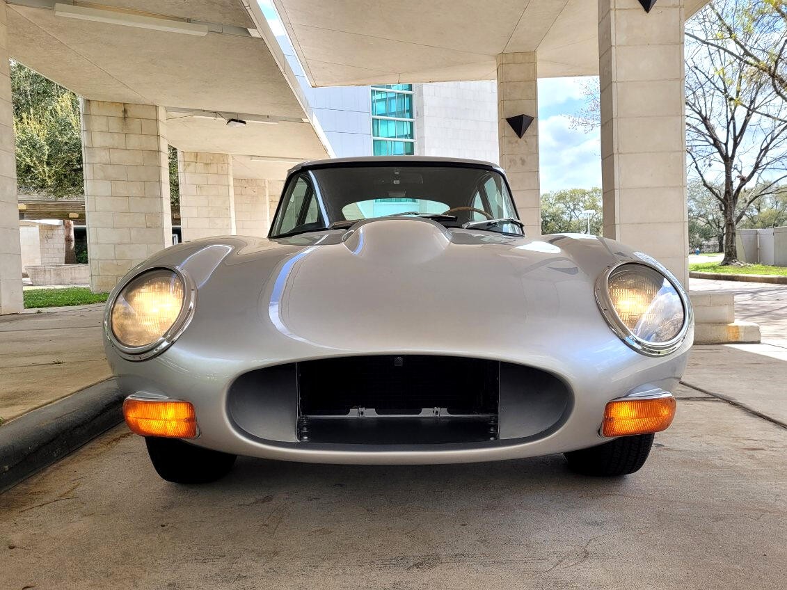 Jaguar-XKE-1969-Classic-Car-16