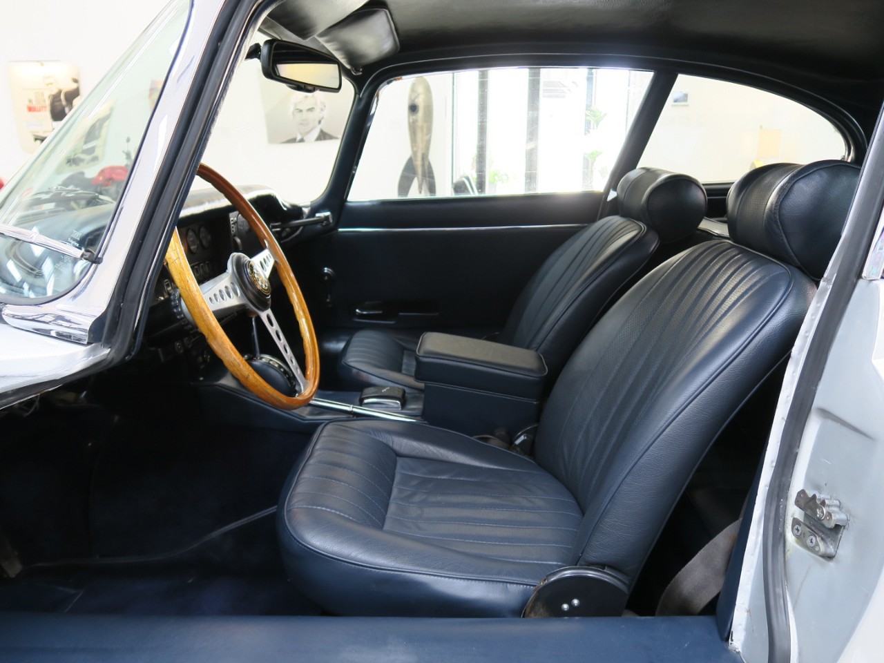 Jaguar-XKE-1969-Classic-Car-19