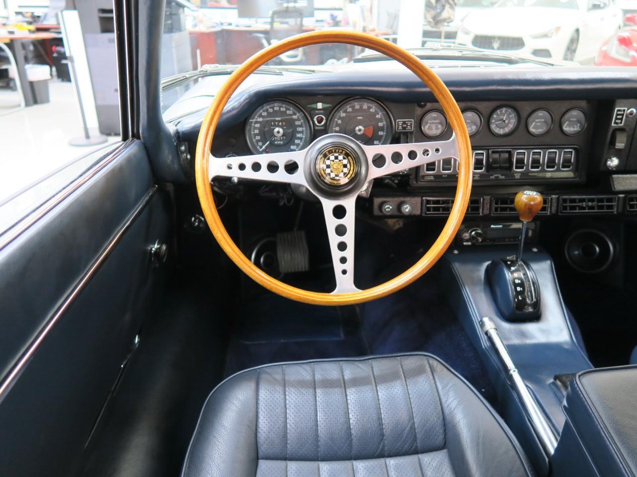 Jaguar-XKE-1969-Classic-Car-21