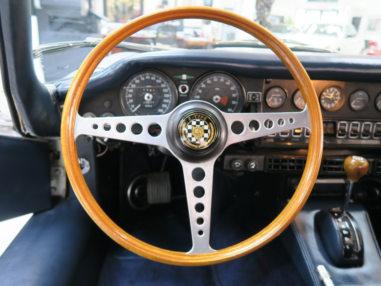 Jaguar-XKE-1969-Classic-Car-22