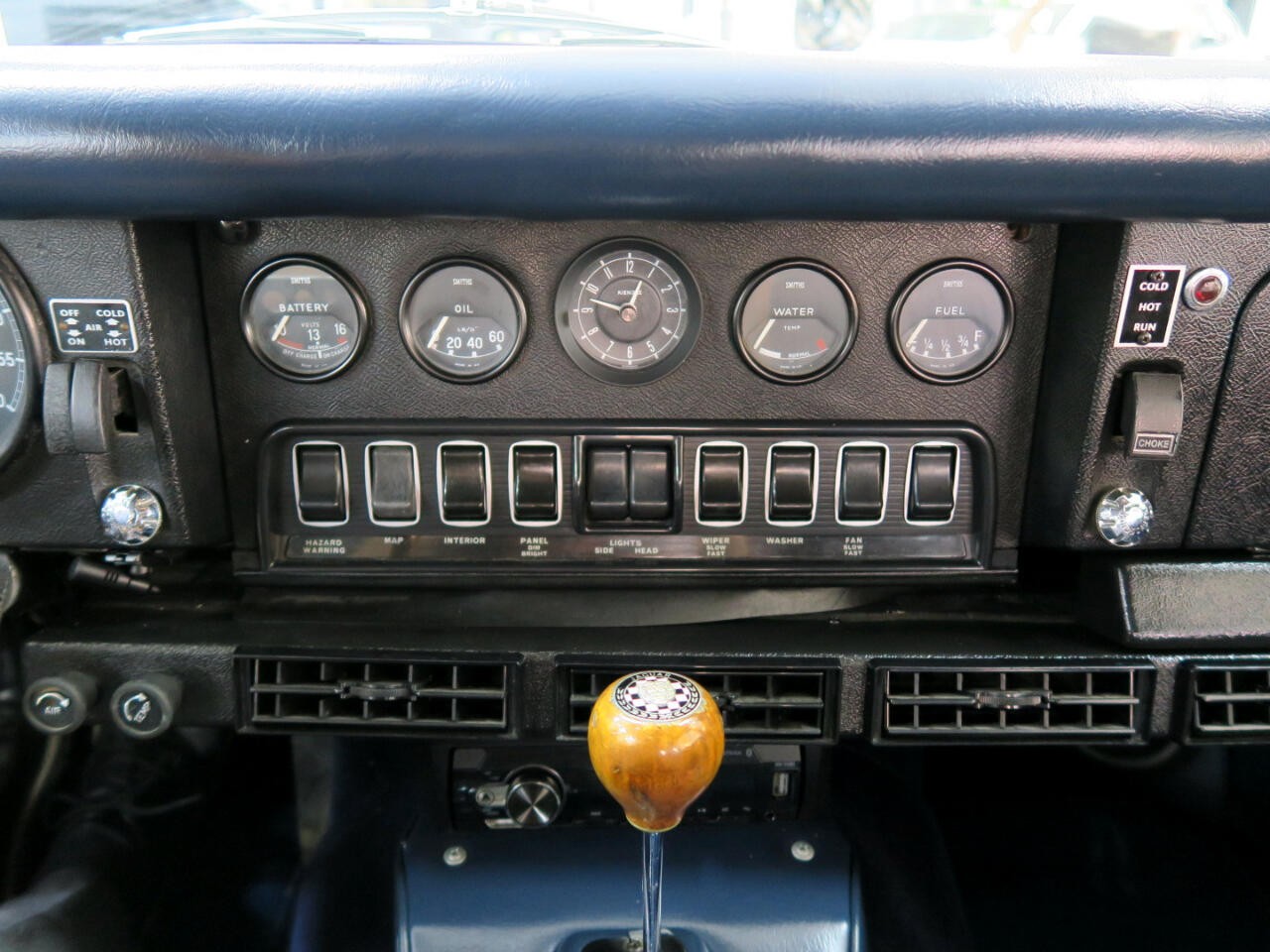 Jaguar-XKE-1969-Classic-Car-24