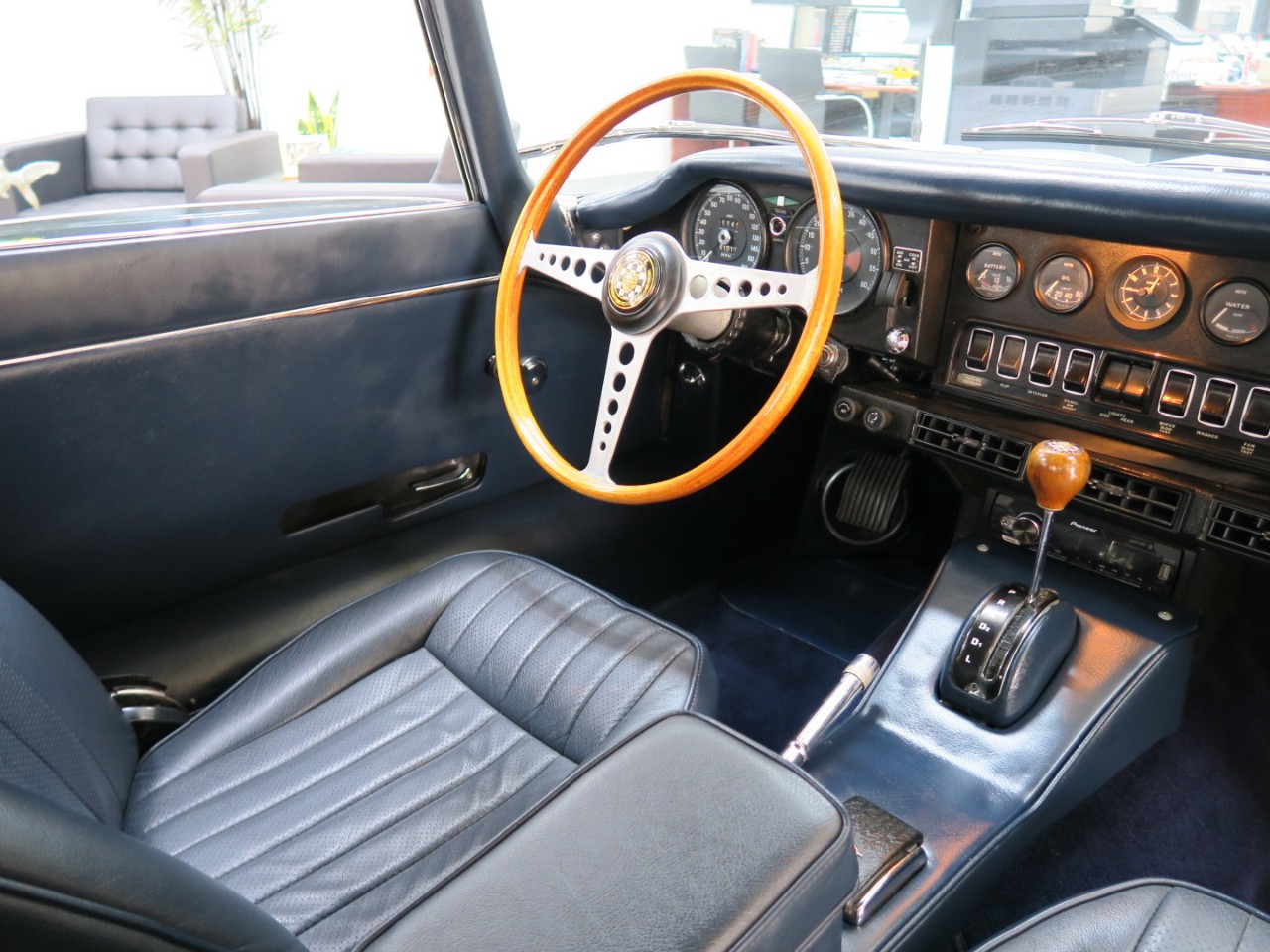 Jaguar-XKE-1969-Classic-Car-26