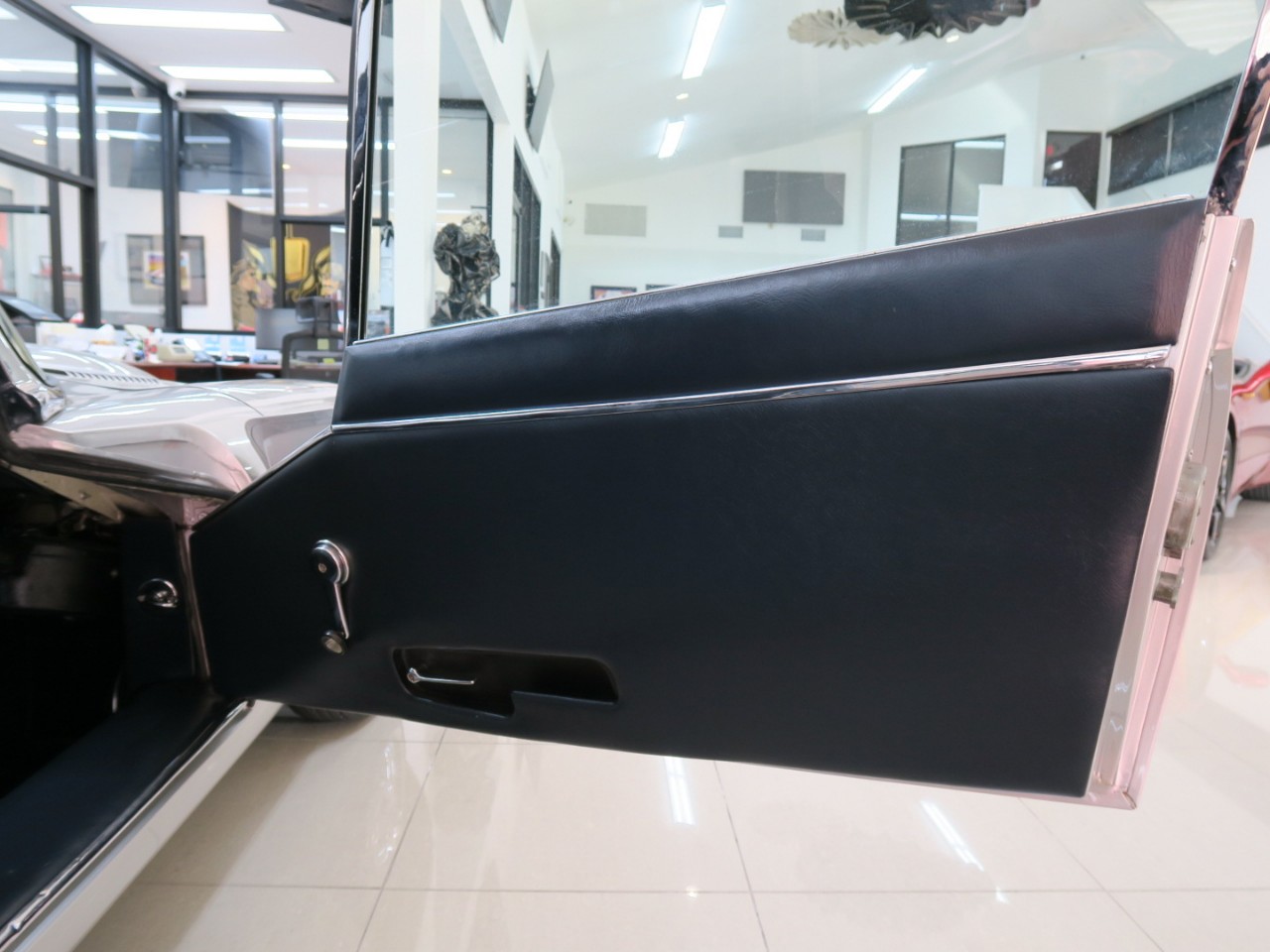 Jaguar-XKE-1969-Classic-Car-27