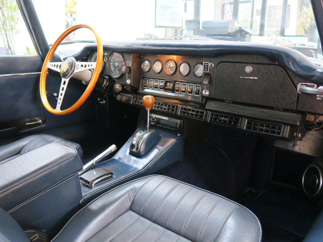 Jaguar-XKE-1969-Classic-Car-32