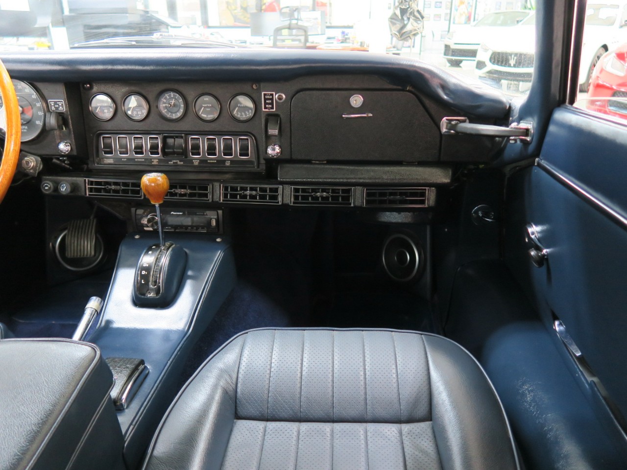 Jaguar-XKE-1969-Classic-Car-33