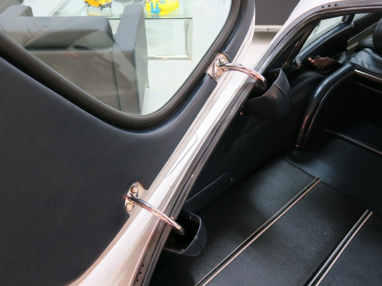 Jaguar-XKE-1969-Classic-Car-36