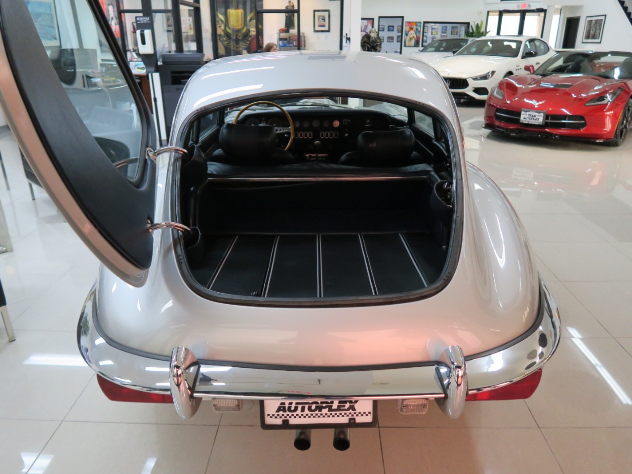 Jaguar-XKE-1969-Classic-Car-37