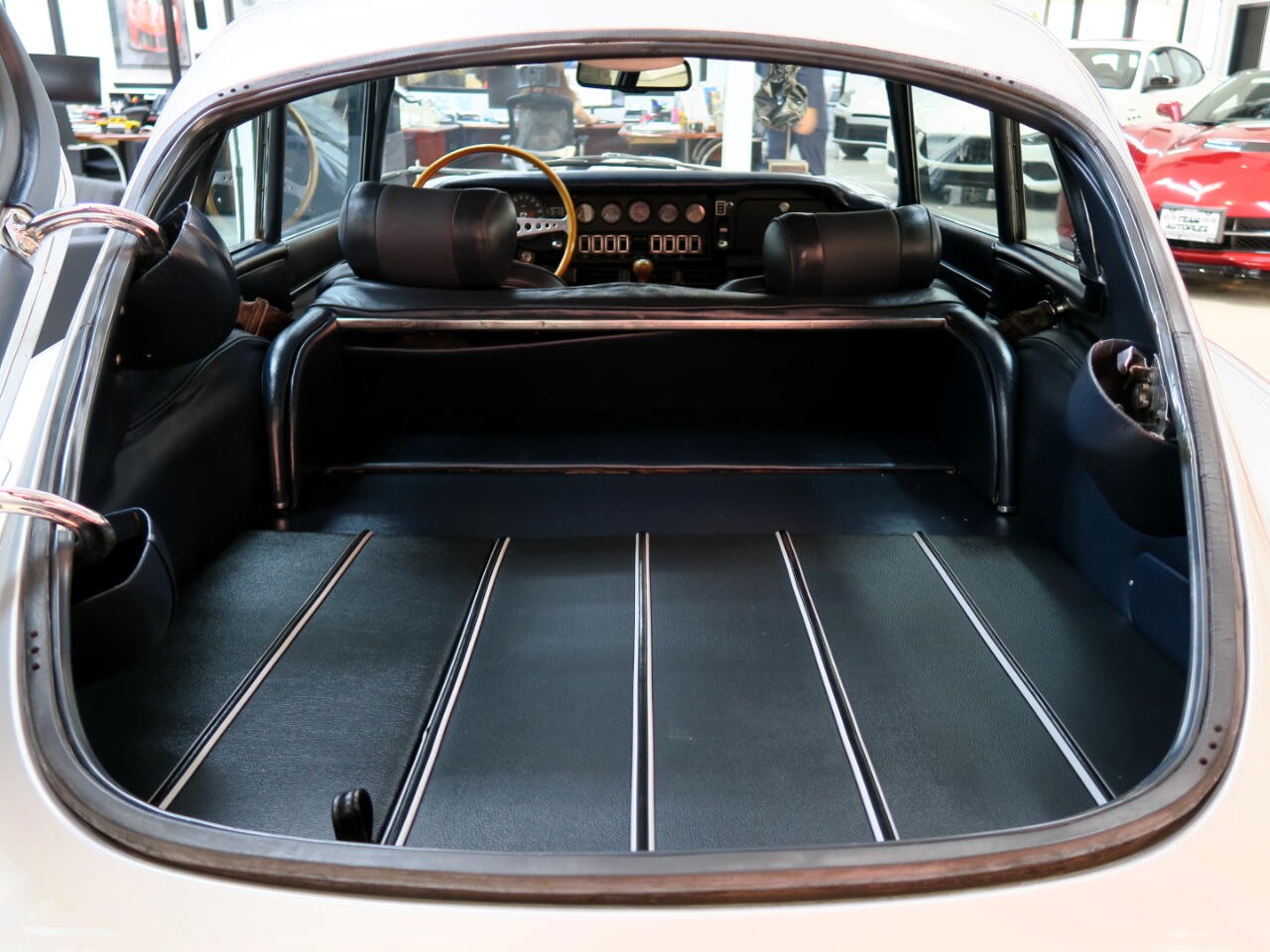 Jaguar-XKE-1969-Classic-Car-38