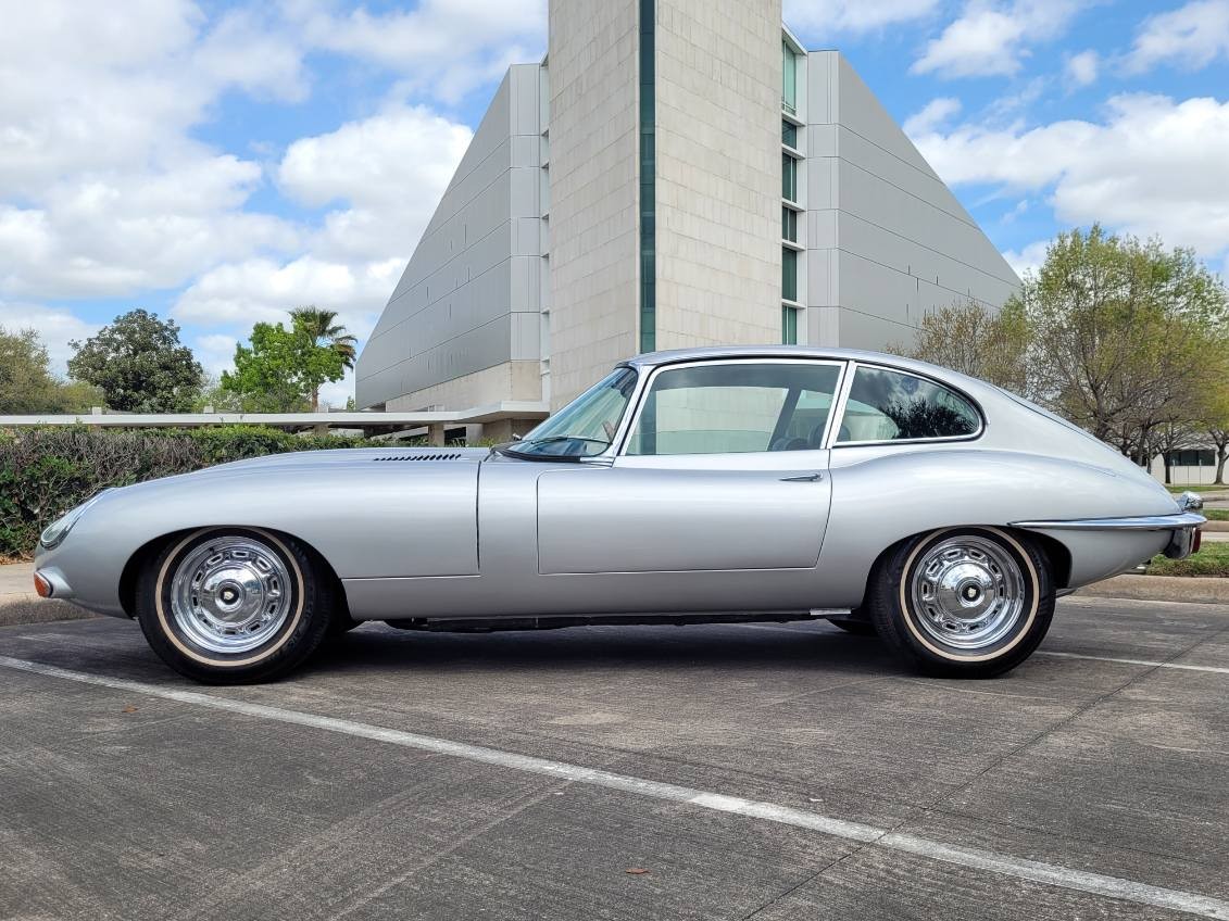 Jaguar-XKE-1969-Classic-Car-4