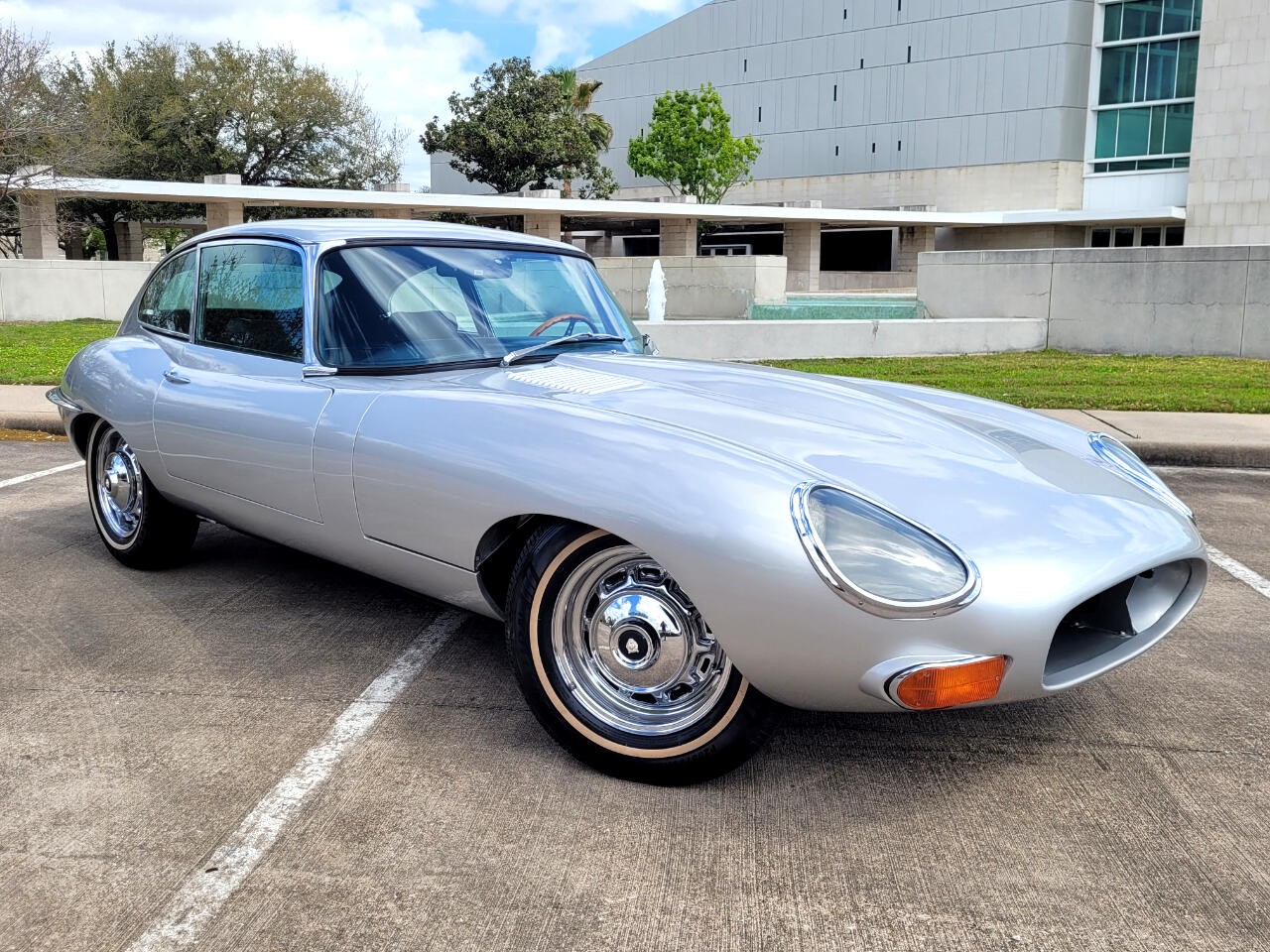 Jaguar-XKE-1969-Classic-Car