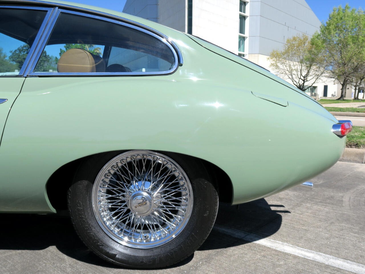 Jaguar-XKE-1971-Classic-Car-11