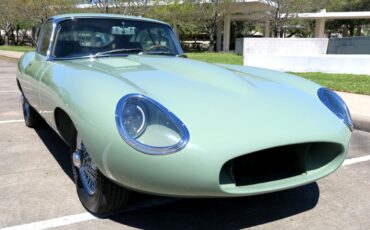 Jaguar-XKE-1971-Classic-Car-16