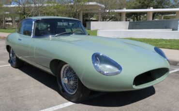 Jaguar-XKE-1971-Classic-Car-17