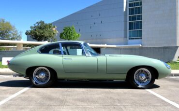 Jaguar-XKE-1971-Classic-Car-18
