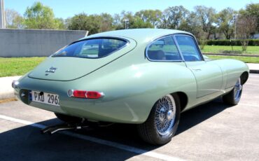Jaguar-XKE-1971-Classic-Car-19