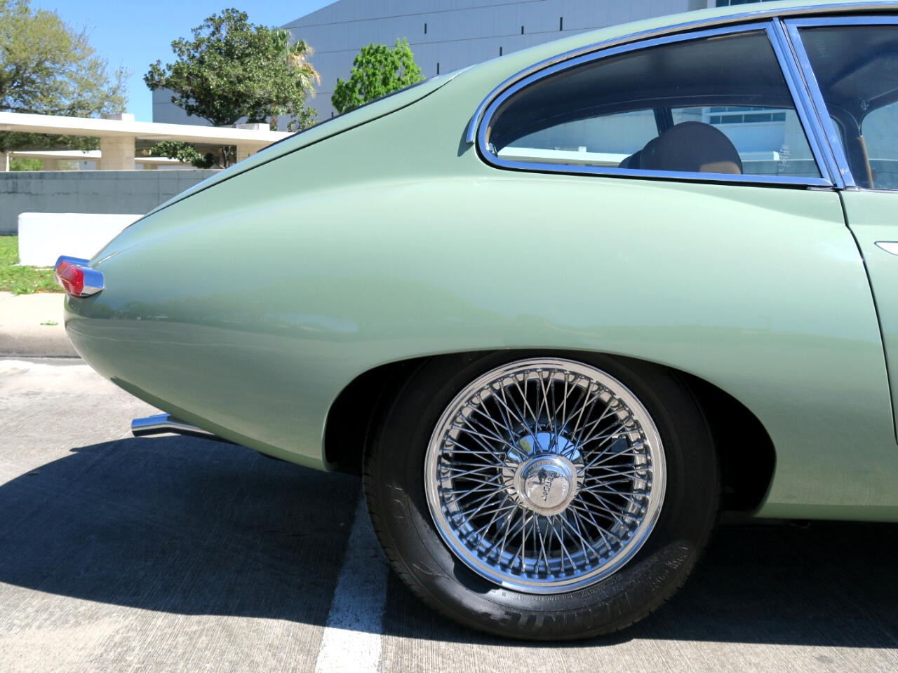 Jaguar-XKE-1971-Classic-Car-23