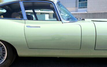 Jaguar-XKE-1971-Classic-Car-24