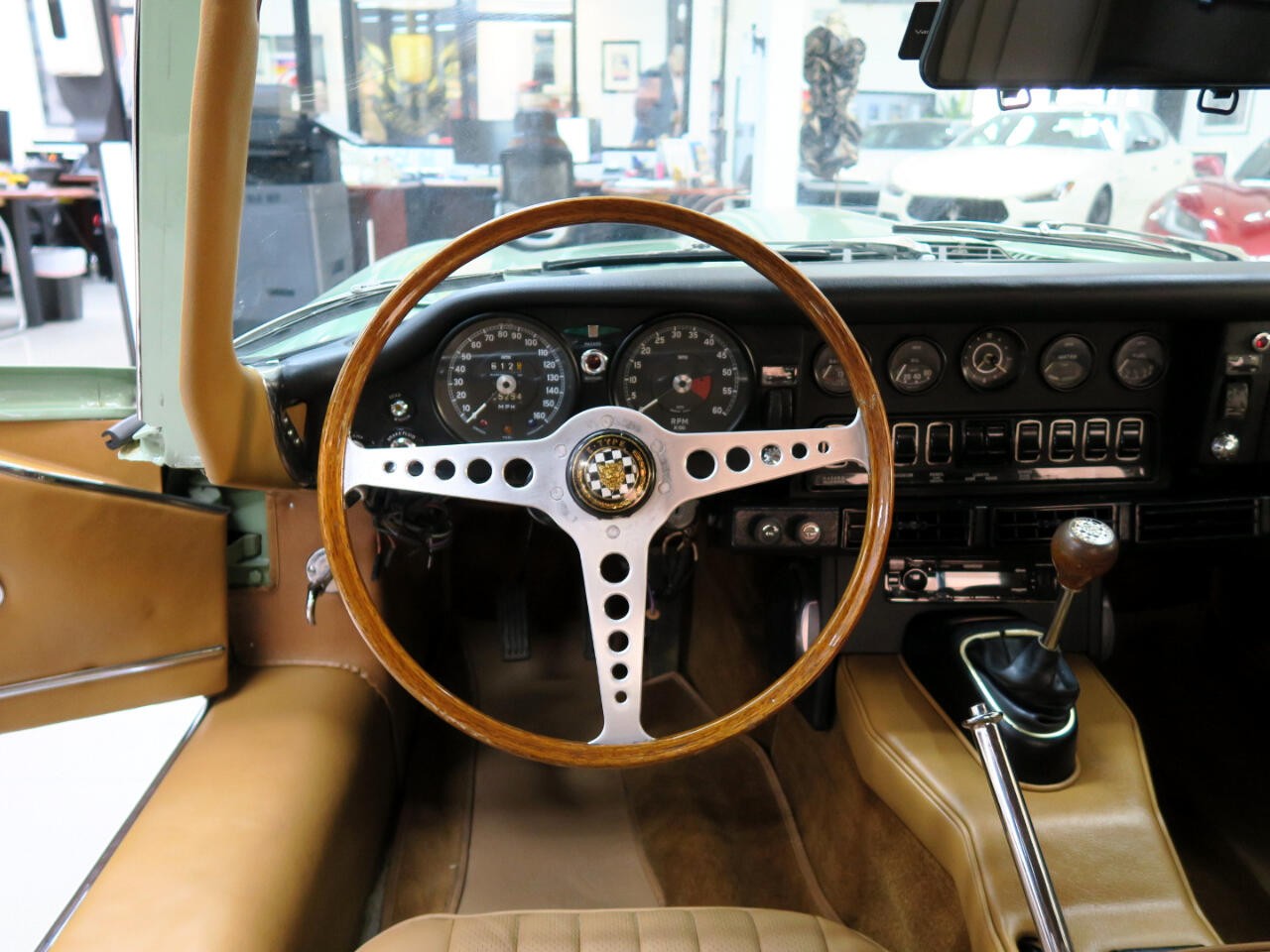 Jaguar-XKE-1971-Classic-Car-31