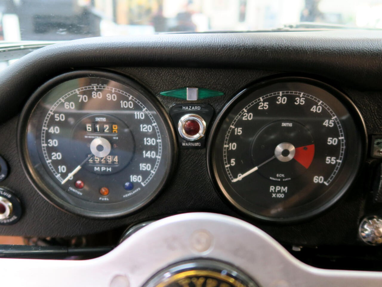 Jaguar-XKE-1971-Classic-Car-33