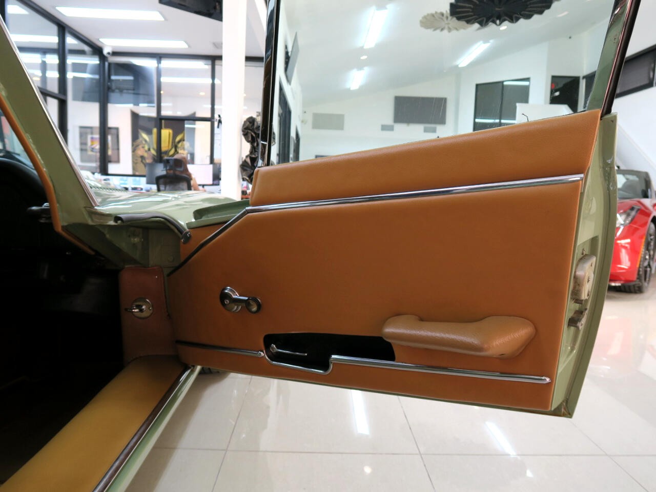 Jaguar-XKE-1971-Classic-Car-37