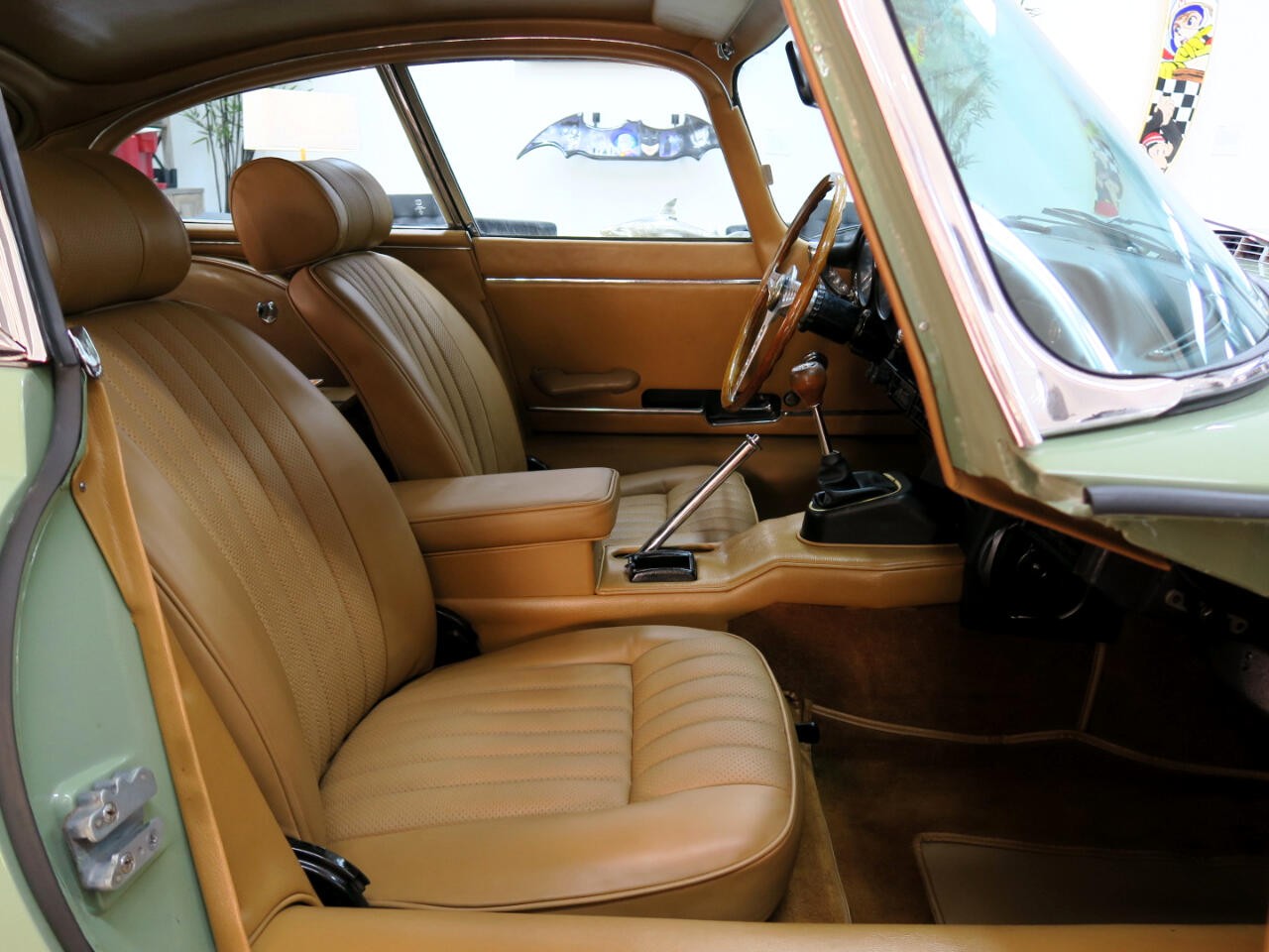 Jaguar-XKE-1971-Classic-Car-38