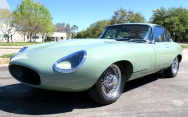 Jaguar-XKE-1971-Classic-Car-5