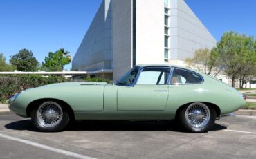 Jaguar-XKE-1971-Classic-Car-6