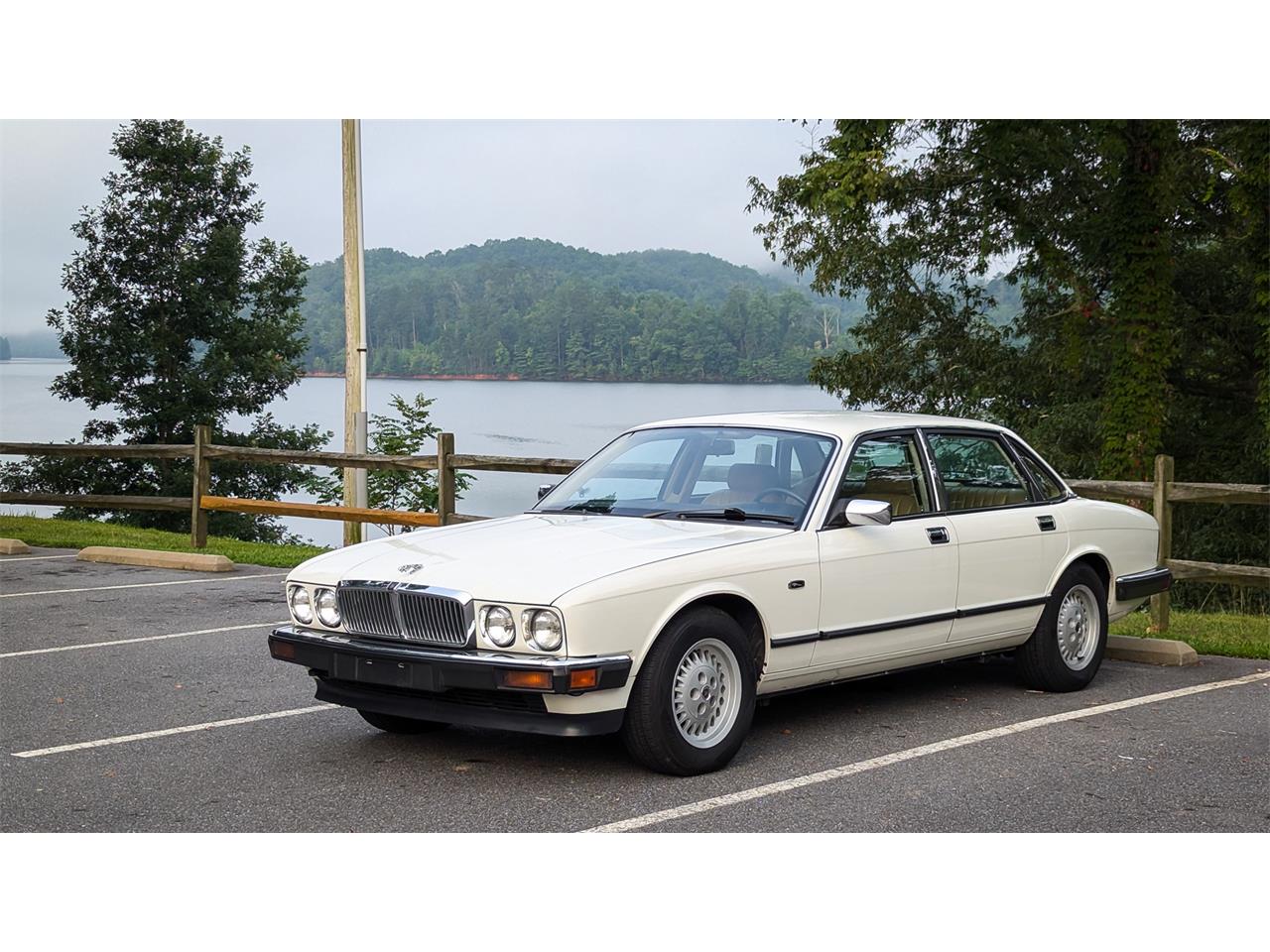 Jaguar-Xj6-1991-White-Tan-1