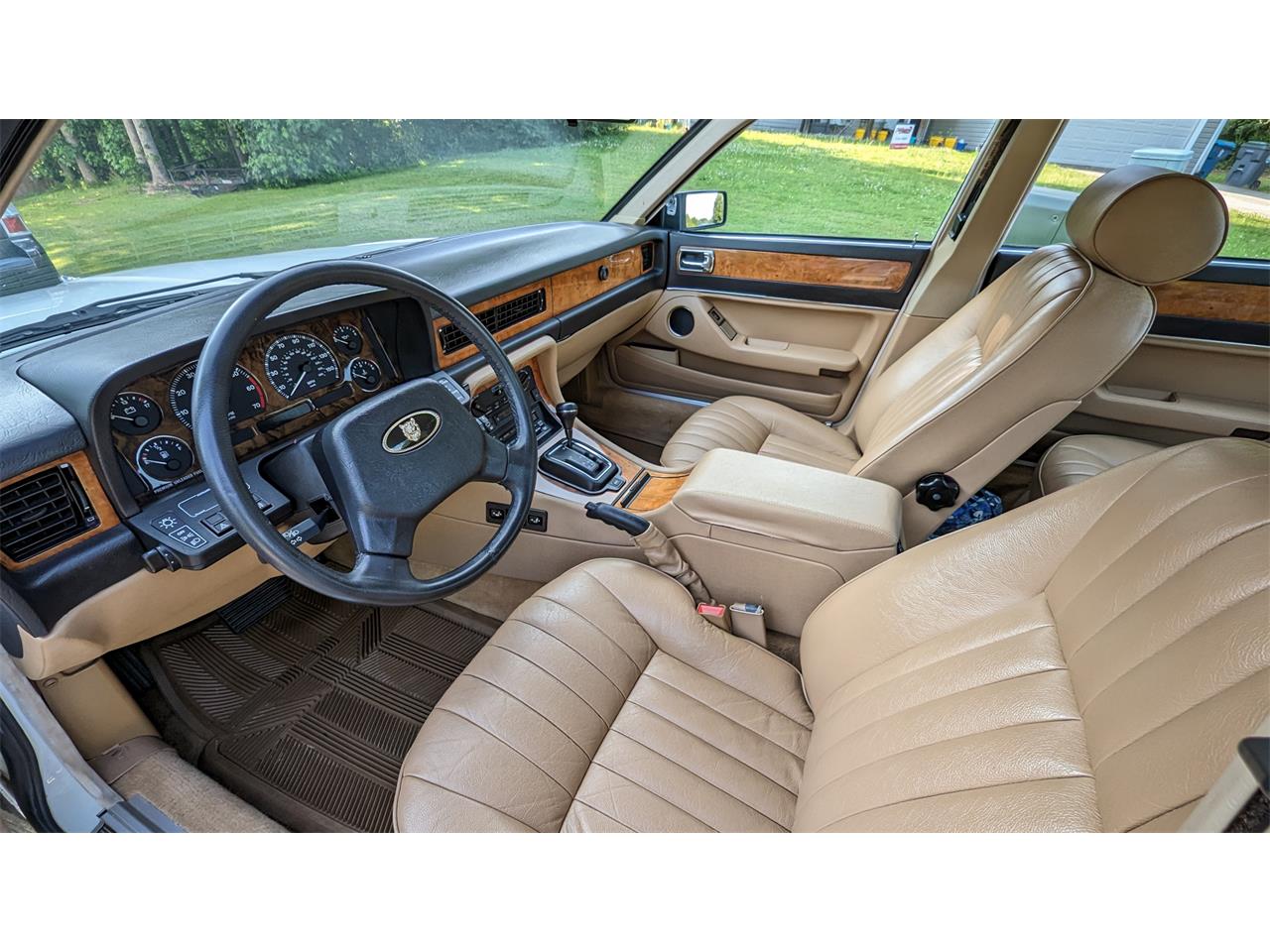 Jaguar-Xj6-1991-White-Tan-11