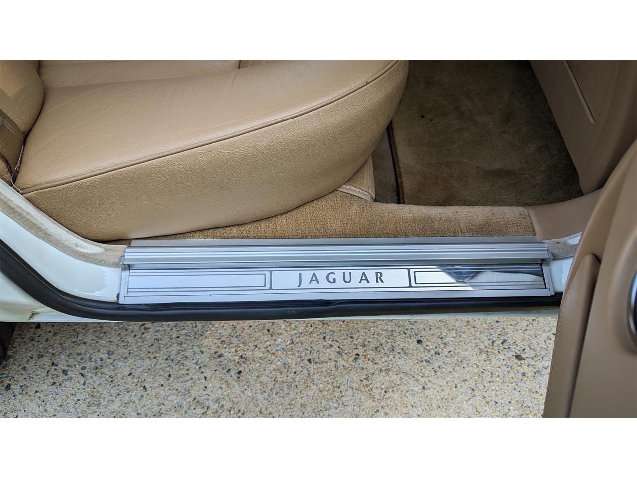 Jaguar-Xj6-1991-White-Tan-17