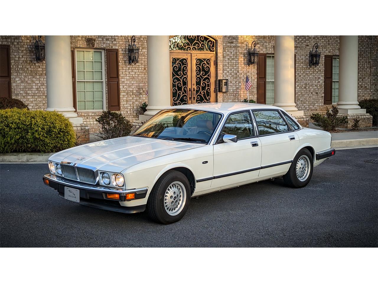Jaguar-Xj6-1991-White-Tan