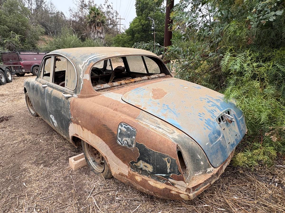 Jaguar-daimler-3.8-sovereign-1965