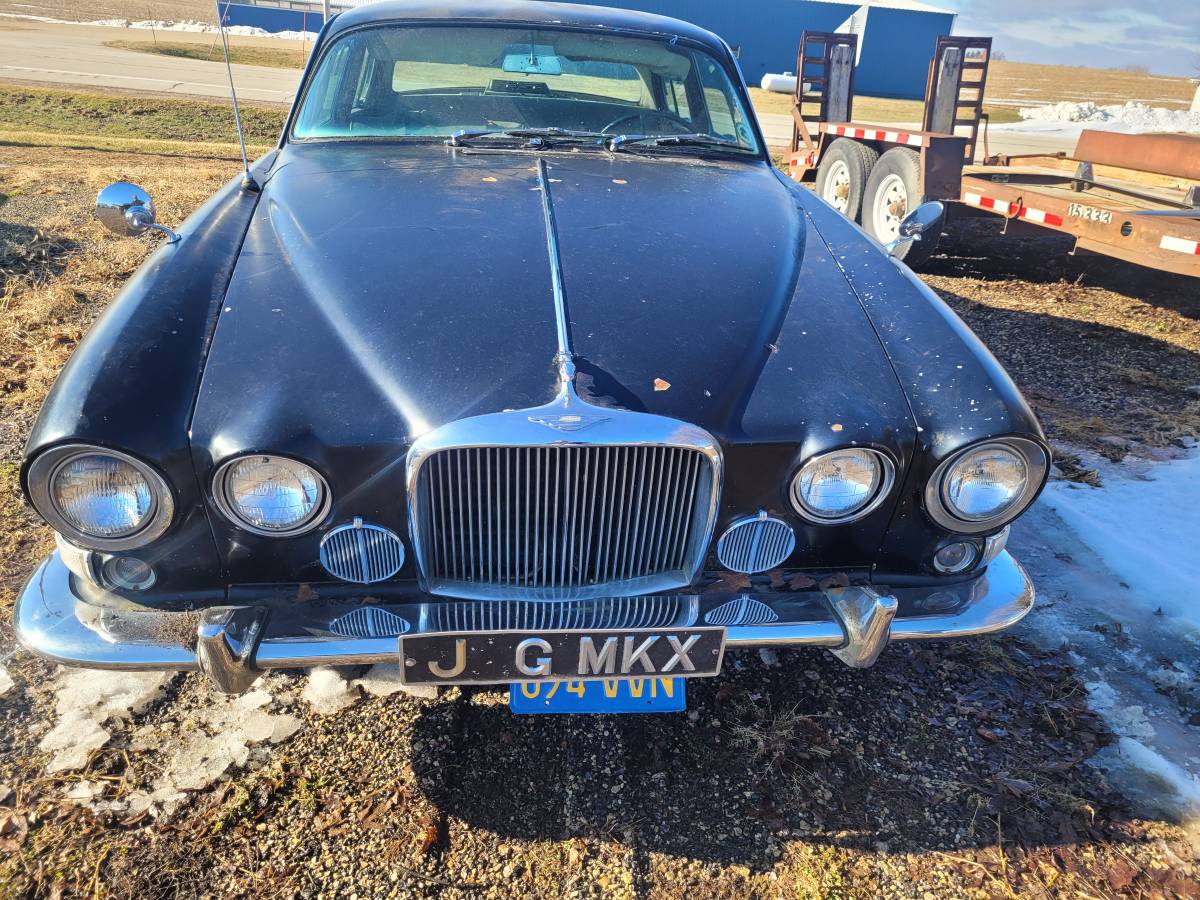 Jaguar-mkx420-1966-blue