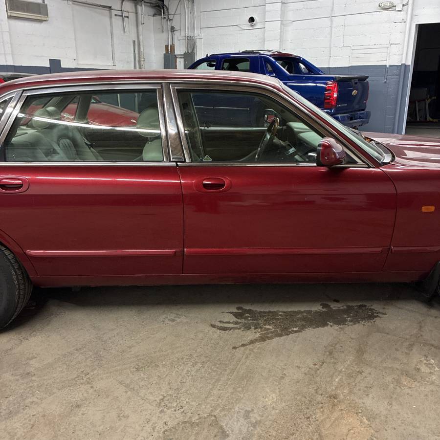 Jaguar-xj-series-sedan-1996-custom-3