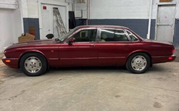 Jaguar-xj-series-sedan-1996-custom-4