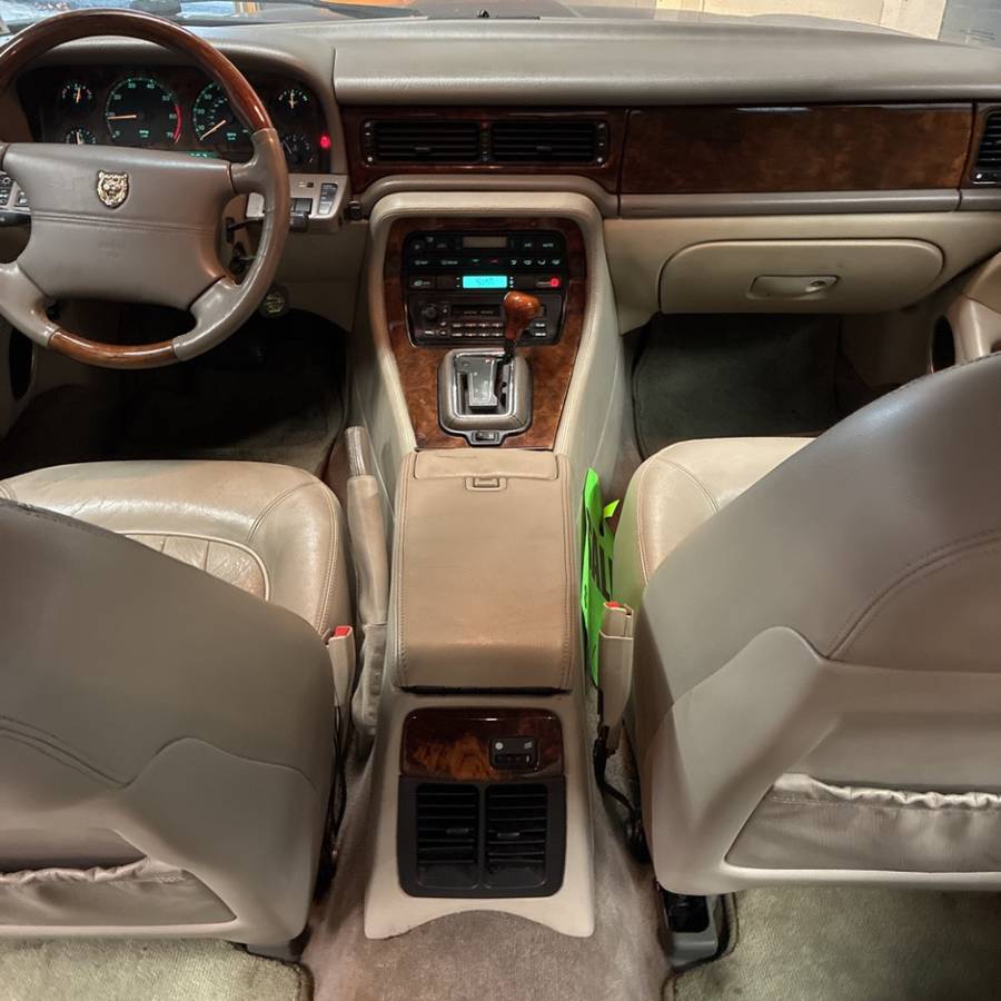 Jaguar-xj-series-sedan-1996-custom-8