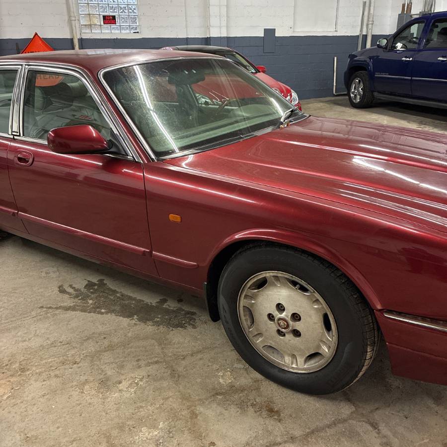 Jaguar-xj-series-sedan-1996-custom-9