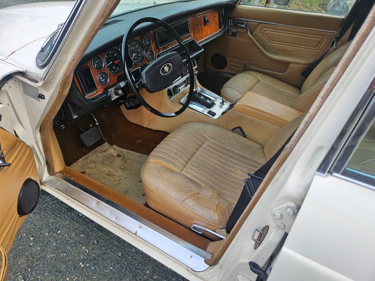 Jaguar-xj6-1974-white-11