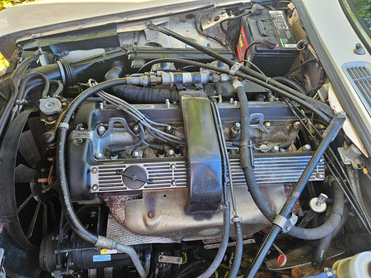 Jaguar-xj6-1974-white-14