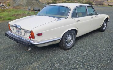 Jaguar-xj6-1974-white-8