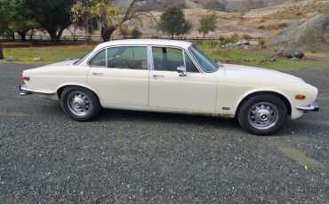 Jaguar-xj6-1974-white-9