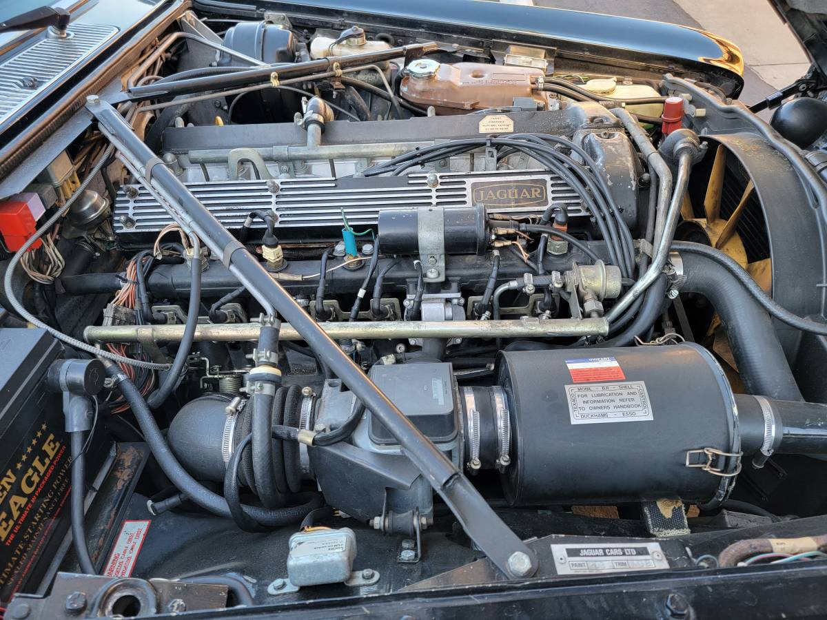 Jaguar-xj6-1984-black-10