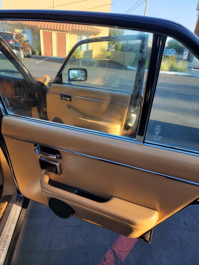 Jaguar-xj6-1984-black-16